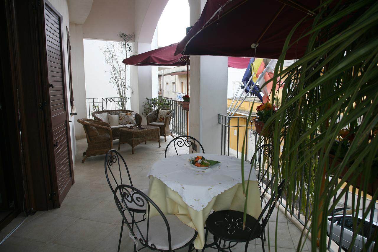 Residence Angelica Oria  Buitenkant foto