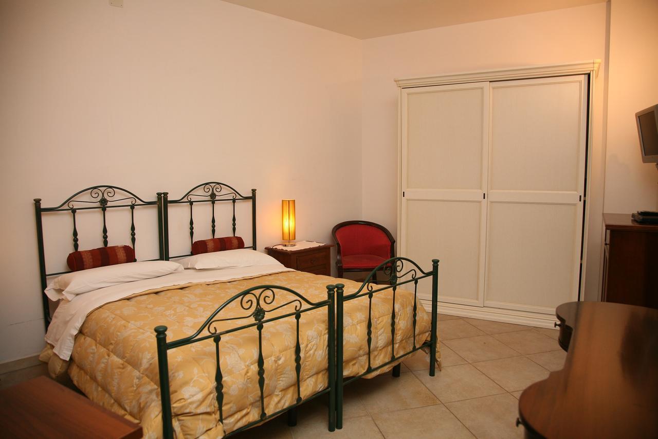 Residence Angelica Oria  Buitenkant foto